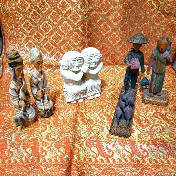 Bundle of Couple Figurine Souvenirs from Diff. Countries - Picture 1 of 13
